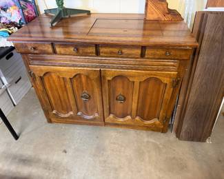 Sewing cabinet
