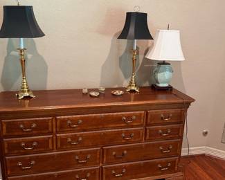 Dresser With Lamps