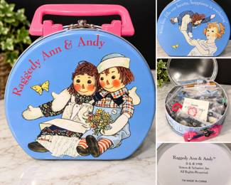 1998 Raggedy Ann & Andy Tin Purse with Buttons
