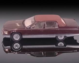 1:18 1993 Cadillac Fleetwood Brougham Dealer Edition Diecast with Case
