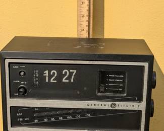 Mid-Century GE Flip Number AM/FM Clock Radio