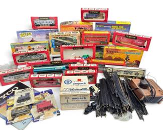 HO Scale Train Cars, Buildings, Tracks, More