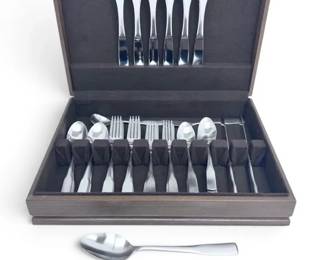 53 Piece Oneida Flatware Set