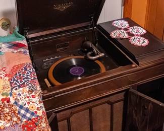 1929 Victor Victrola Console Record Player