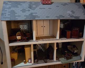 1940's doll house and furniture