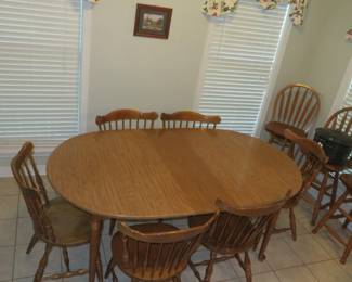 dinning room table and chairs