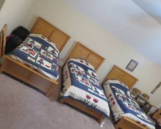 3 twin beds