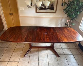 Rasmus Teak Atomic Table