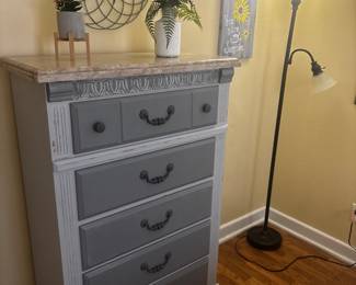 Chest of drawers 