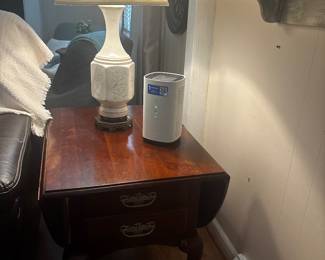 Table lamp and end table 