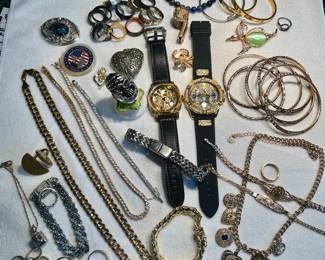 Lots and lots of men’s and women’s jewelry