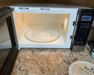 Inside the Clean Panasonic microwave