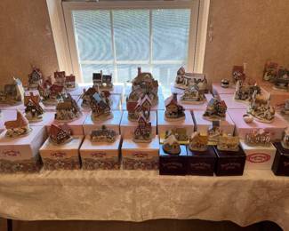 Lots and lots of David Winter cottages comes complete with boxes and certificates of authenticity