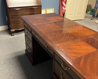 Office desk 