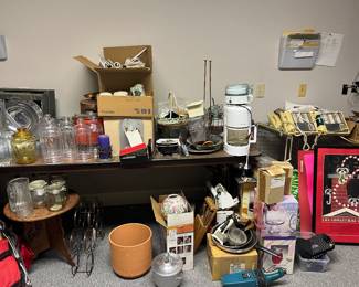 Home decor, vases, planters, vintage items 