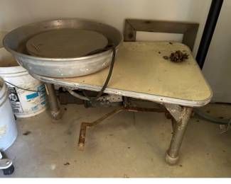 Electric pottery’s wheel