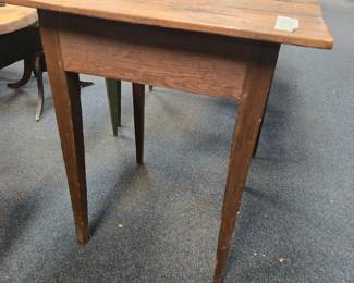 Early pine pegged tapered leg stand