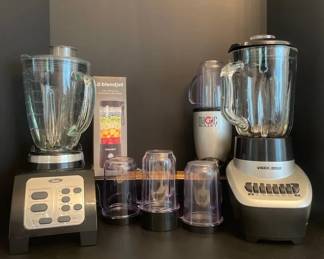 Lot of Kitchen smoothieshake blenders Oster, BD, Magic Bullet, Blendjet