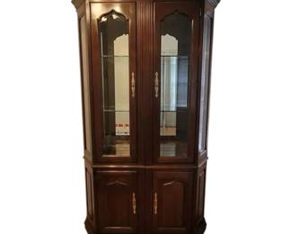 Set of 2 Thomasville Lighted Curio Cabinets, Cherry Wood