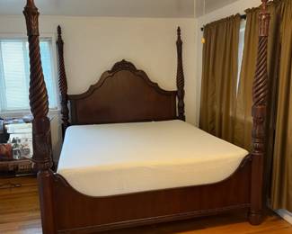  05 Thomasville King Size Mahogany FourPoster Bed, River Roads Collection