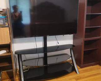 Samsung Smart TV F6300 with Stand