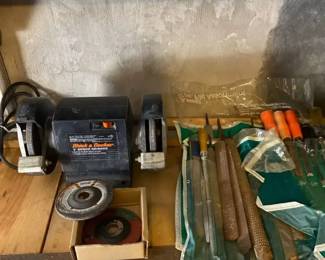 Black  Decker 5 Bench Grinder with Grinding Discs  Files  Tested