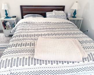 Queen bed, mattress, sheets