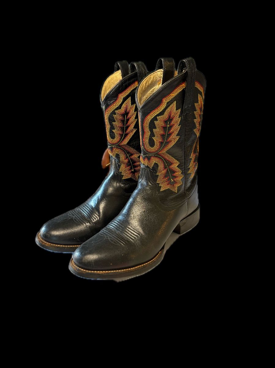 Men's black leather cowboy boots, size 8.5, Handcrafted in Mexico by Ariat, Excellent condition
