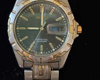 eiko Men's Perpetual Calendar Quartz Watch two-toned. (Model 8F33-0029) missing one link. Batteries need replacing. 