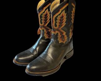 Men's black leather cowboy boots, size 8.5, Handcrafted in Mexico by Ariat, Excellent condition