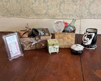 121 assorteddecorativeaccentslot