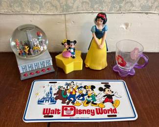124 fiveassorteddisneycollectiblessnoww
