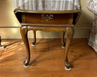 100 queenannestyledropleafsidetable