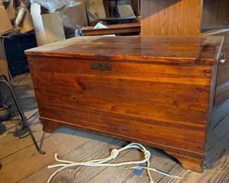 263 cedarstoragechestwithbrasshinges