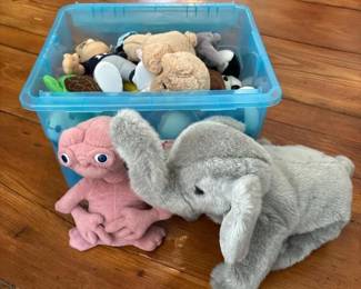 168 assortedplushtoysincludingetandbe