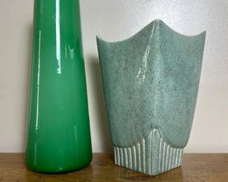 068 greenglassvaseandstanfordpotteryva