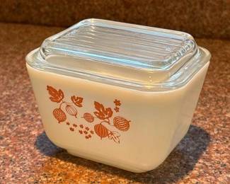 028 vintagepyrexrefrigeratordishautumnh