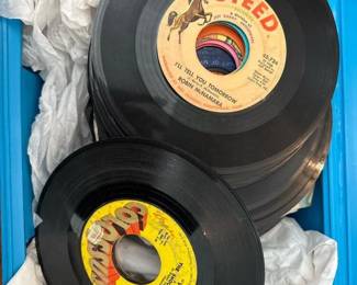 169 vintage45rpmrecordsassortmentinsto