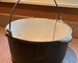 188 vintageenameledcastironpotwithbail