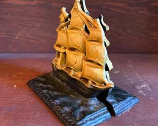 133 pairofcastironshipbookends