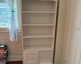 123 whitepaintedbookcasewithbottomcabin