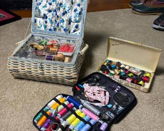 284 sewingboxesandkitswithaccessories