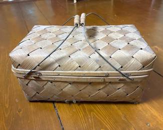 135 wovenwoodpicnicbasketwithhandles