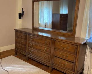 289 largewoodendrexeldresserwithmirror