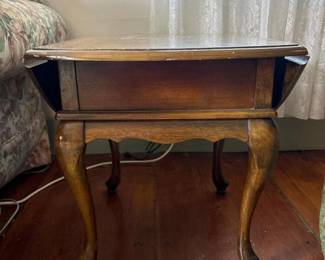 142 vintagequeenannestylewoodensidetab