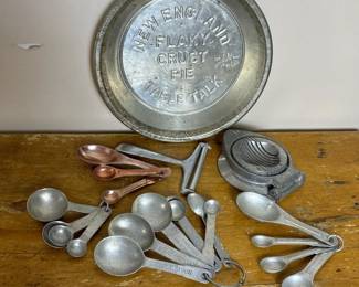 075 vintagekitchenutensilstools