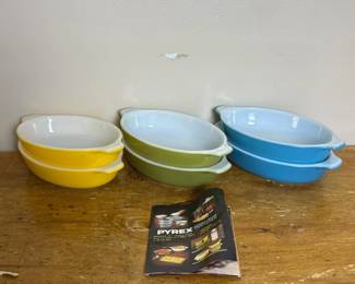 066 setof6smallpyrexcasseroledishes