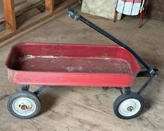 033 vintageredmetalpullwagonwithblack