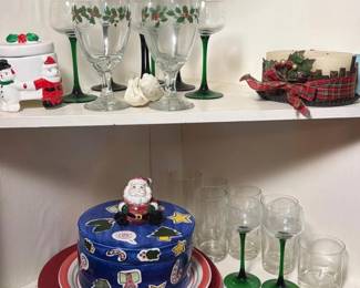 242 christmasglasswareandholidayceramics