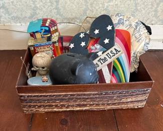 125 assortedamericanaandnoveltydecorlot